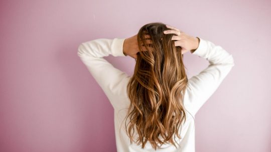 Le top des 5 astuces pour bien hydrater ses cheveux !