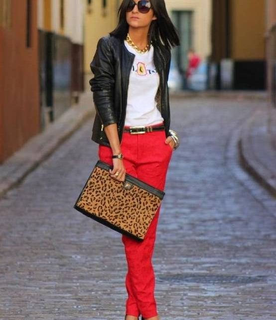 Comment porter un pantalon rouge ?