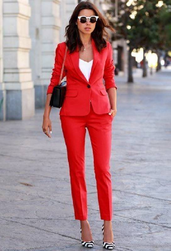 tailleur rouge