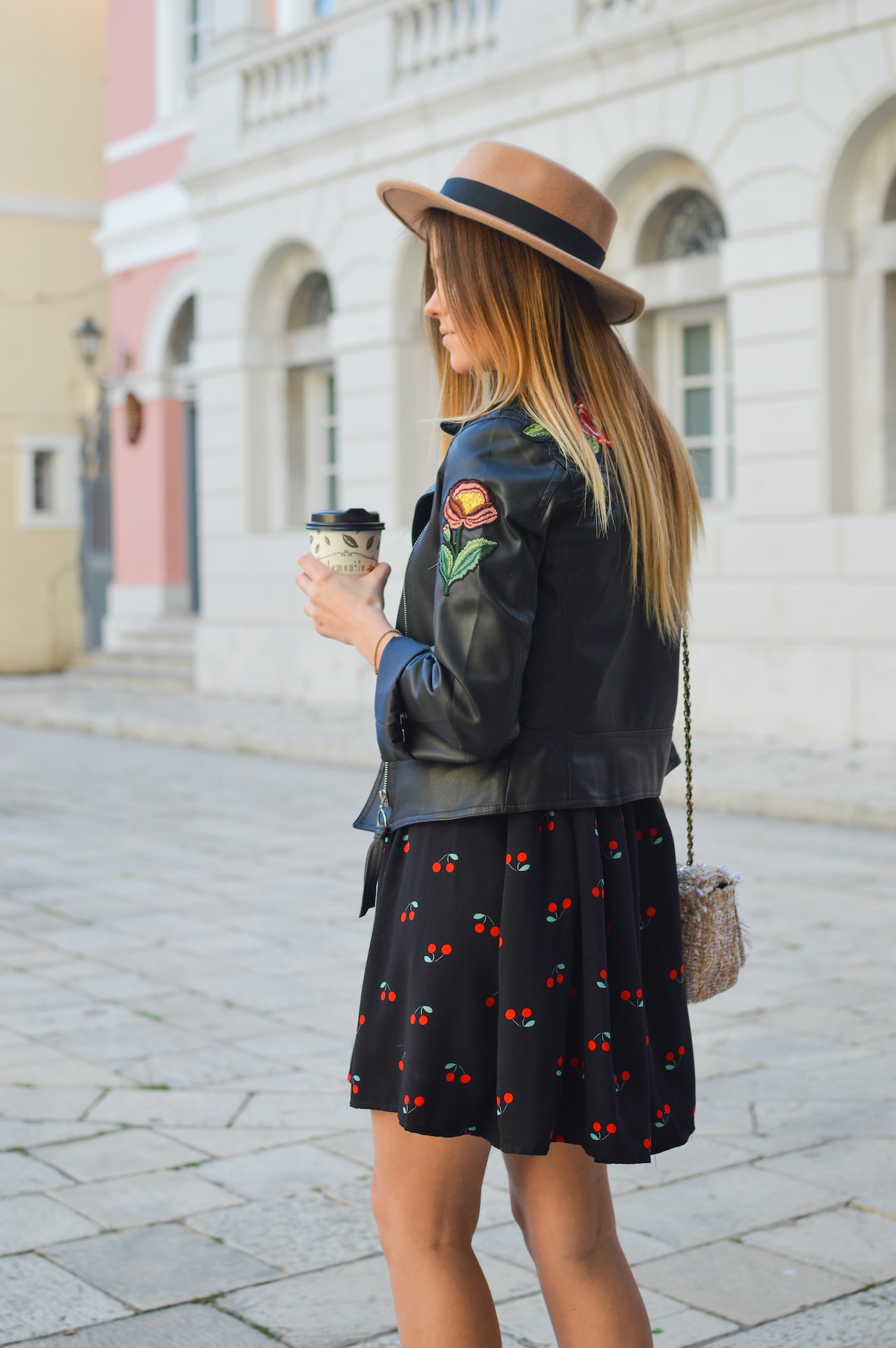 look robe veste avec motifs